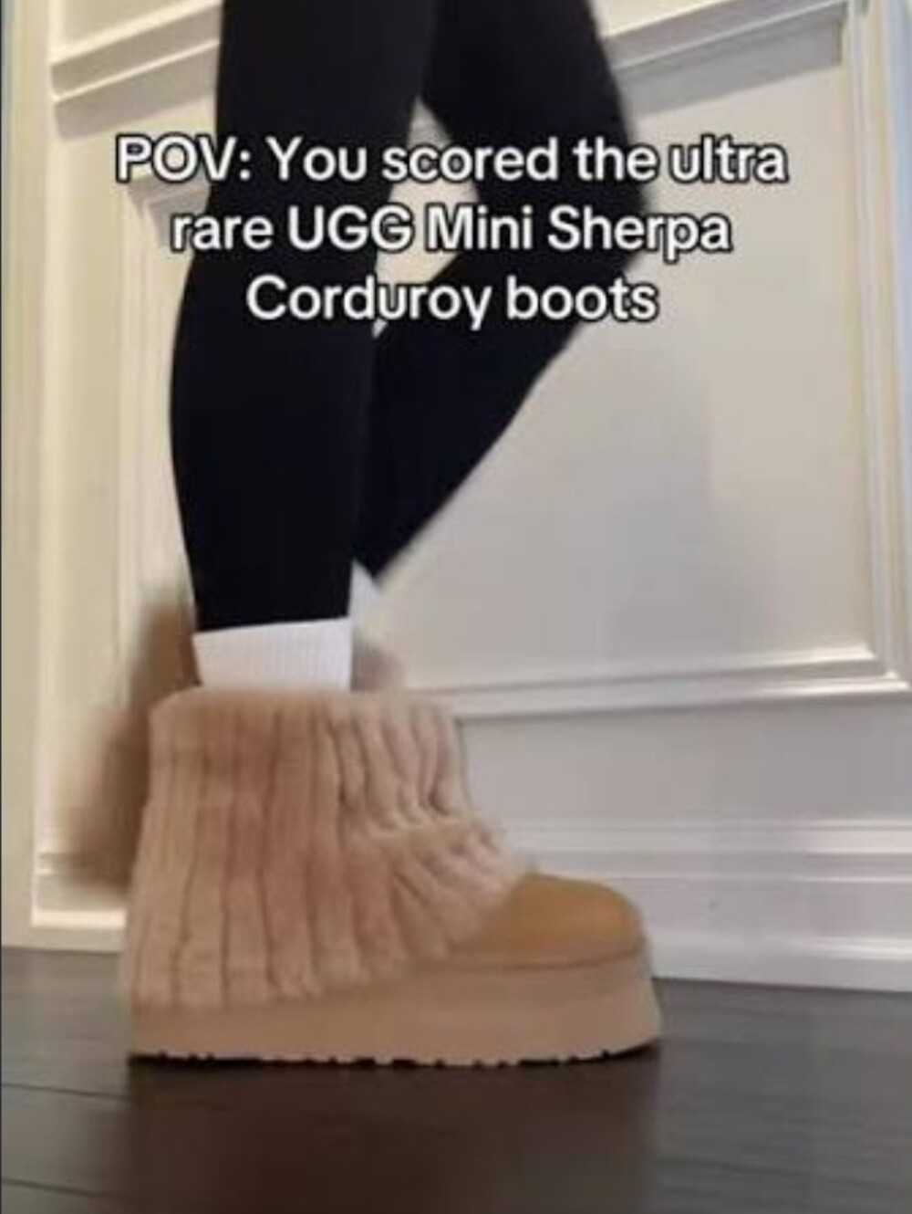 Rare- UGG Classic Mini Sherpa Corduroy Nantucket Coral Sz 10